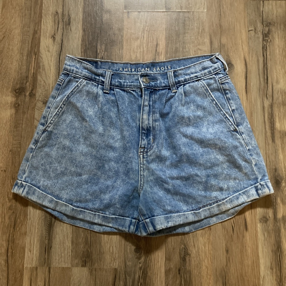American Eagle Mom Shorts Women's Size 4 High Rise Cuffed Denim Jean Light Wash